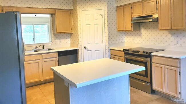 Building Photo - 9000 Bluebay Ln