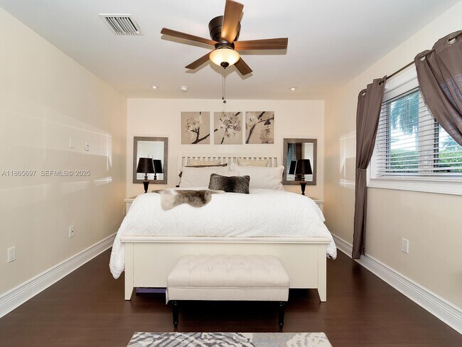 Building Photo - 3141 Hollywood Blvd