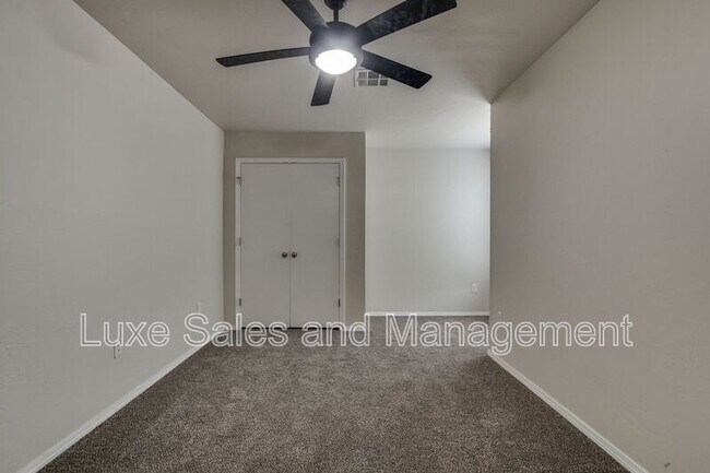 Building Photo - 1736 W Palm Pl