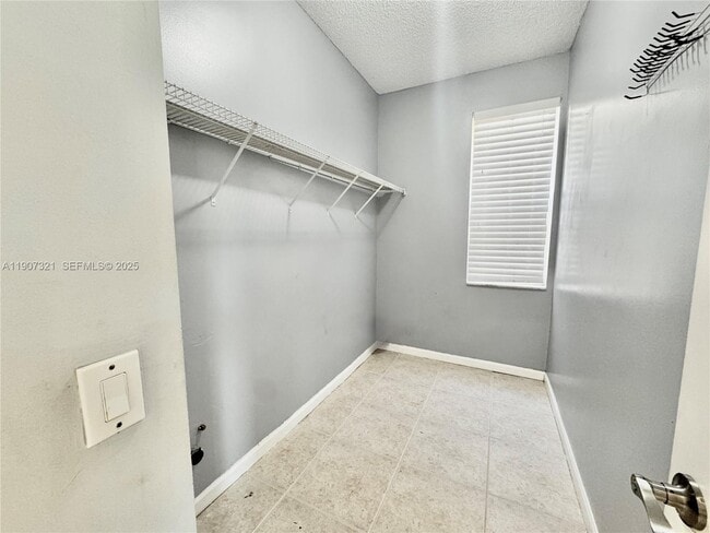 Building Photo - 4383 Laurel Ridge Cir