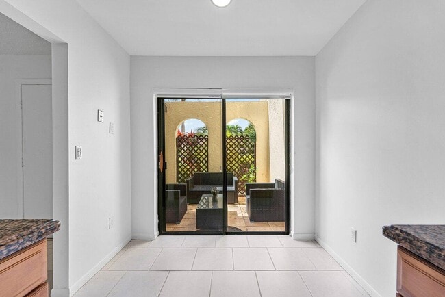 Building Photo - 8566 Casa Del Lago