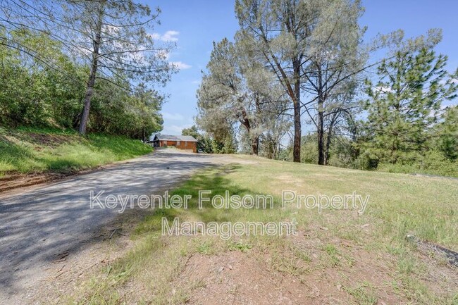 Building Photo - 5800 McKinley Dr