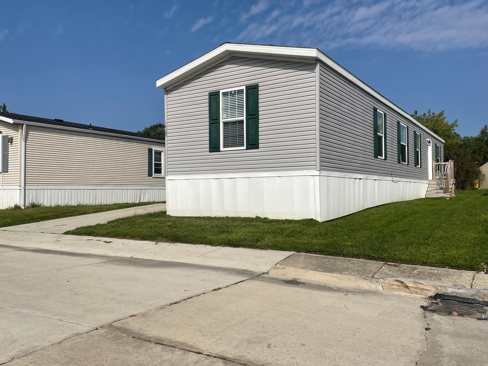 Building Photo - 16185 Notre Dame St