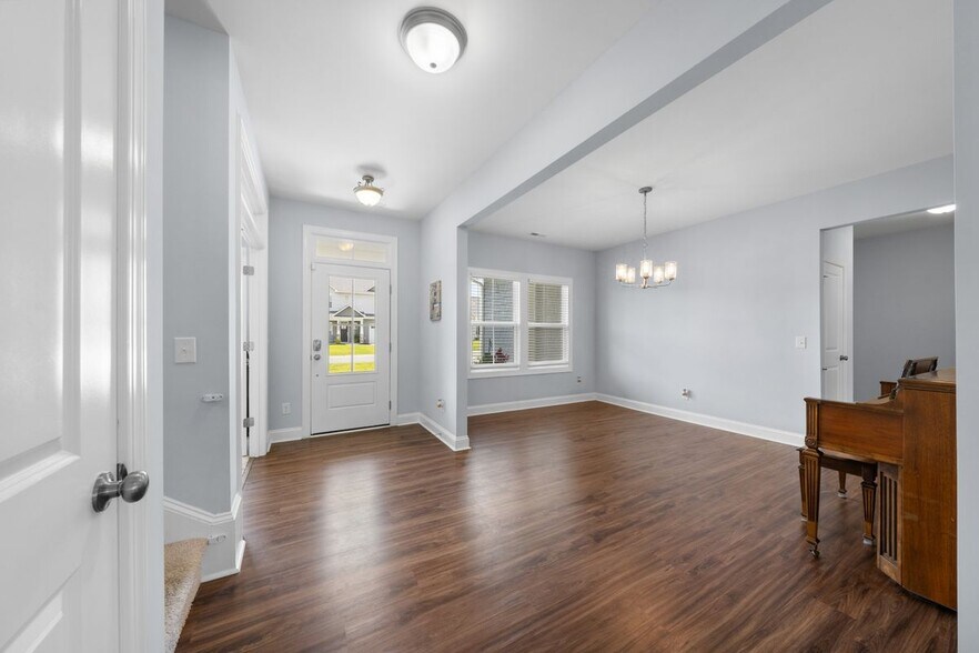 Building Photo - 74 W Weatherbee Wy