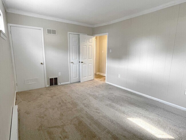 Building Photo - 3553 Maple St