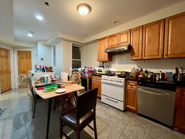 Building Photo - 179 Northampton St