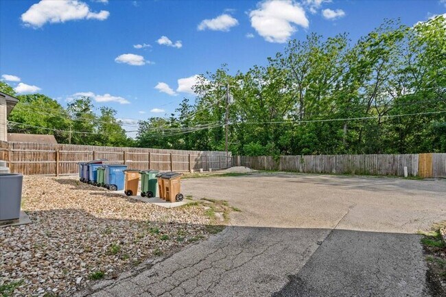 Building Photo - 3438 Willowrun Dr