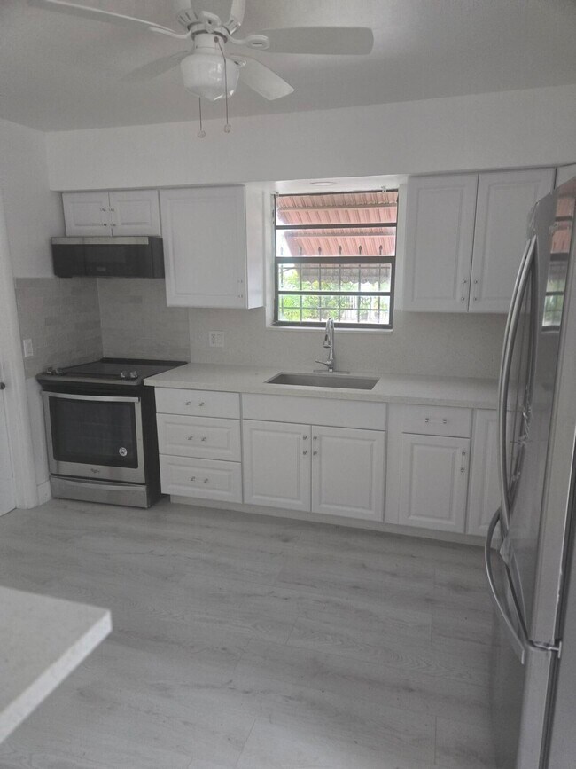 Building Photo - 930 N K St