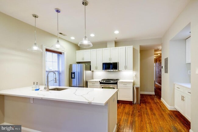 Building Photo - 1543 6th St NW