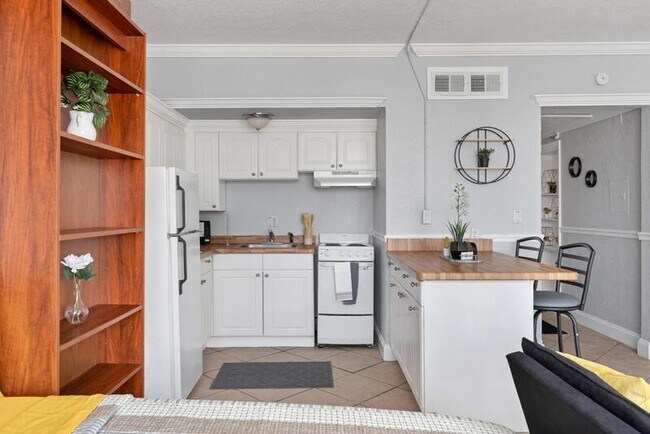 Building Photo - 311 W Ashley St