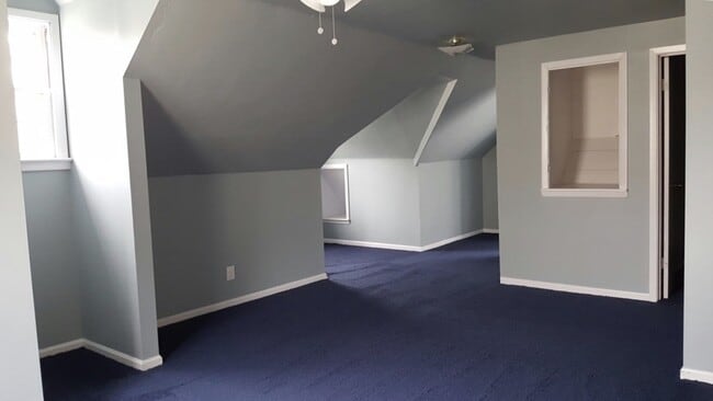 Building Photo - Nice house