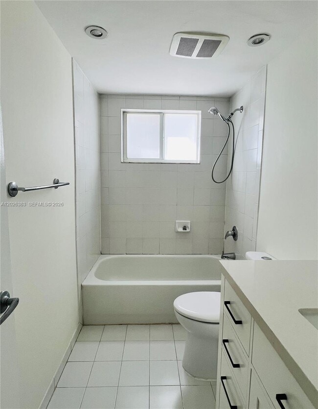 Building Photo - 6905 Bay Dr