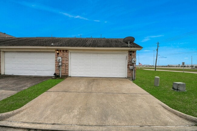 Building Photo - 1010 Gardenwalk Dr