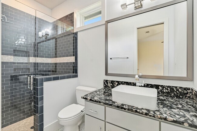 Building Photo - 3610 Oak Forest Dr