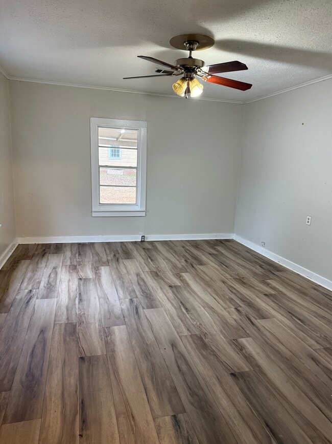 Building Photo - 135 W 10th St