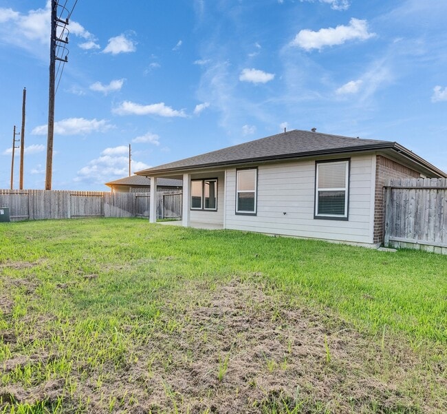 Building Photo - 14510 Rain Tree Dr