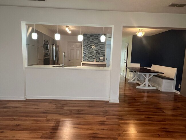 Building Photo - CONVIENT... TOWNHOME 2 BEDROOM 2.5 BATH