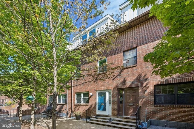 Building Photo - 517 S Randolph Ct