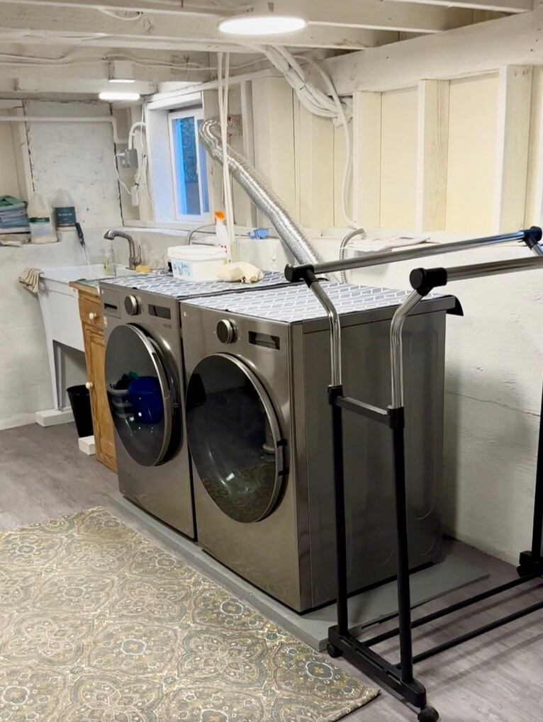 Building Photo - 729 NE Shaver St