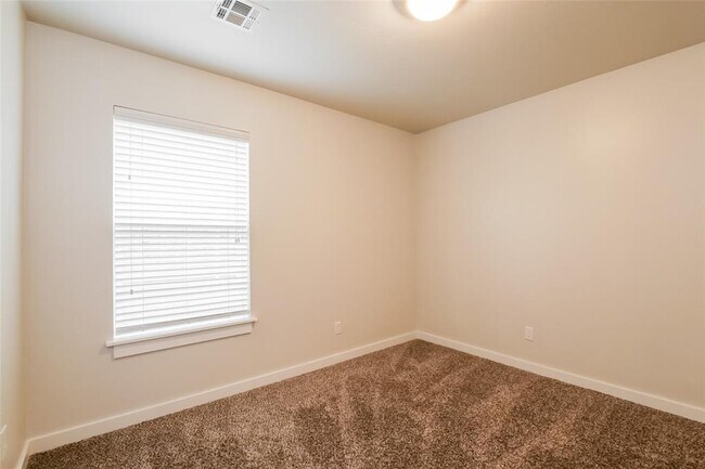 Building Photo - 508 NW 179th Cir