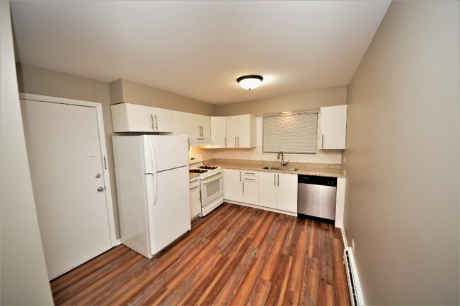 Building Photo - 319 Bluff Ave