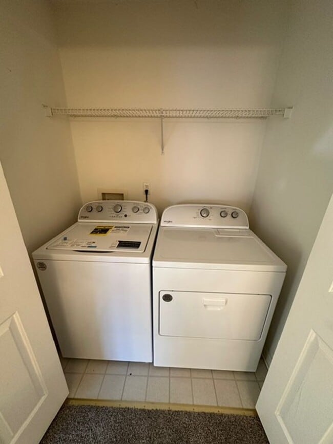 Building Photo - Townhouse / Stoney Creek