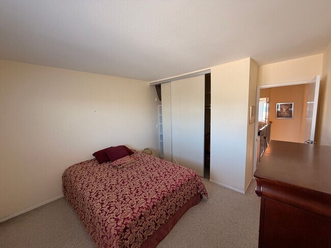 Building Photo - 223 E Surfside Dr