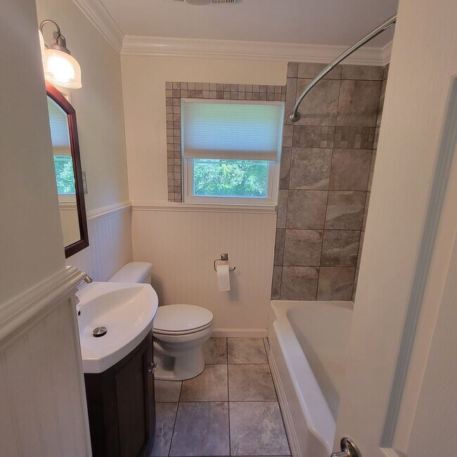 Building Photo - 2 Bed, 1 Bath House-Cookeville City Limits