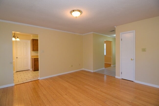 Building Photo - 515 Ridgewood Dr