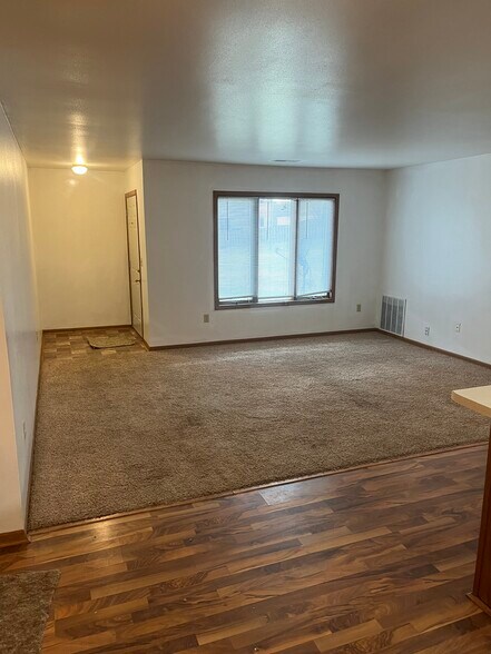 Building Photo - 521 Partridge Ct