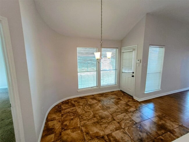Building Photo - 1512 Pine Ridge Ln