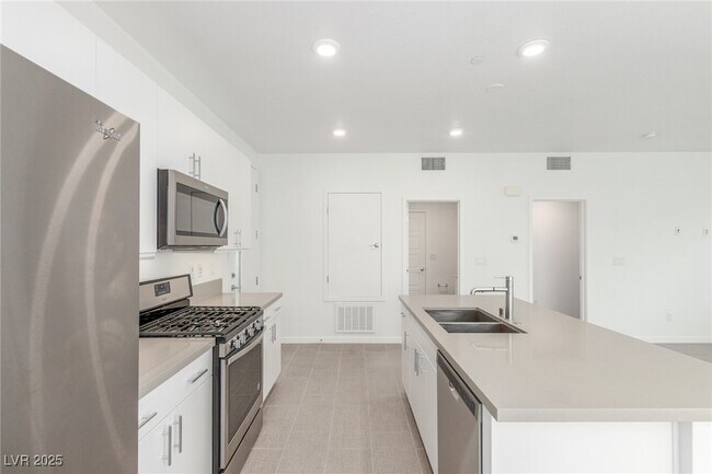 Building Photo - 11257 Rainbow Peak Ave