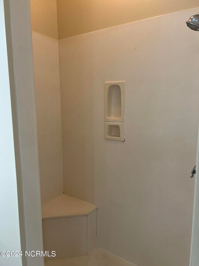 Building Photo - 200 Lighthouse Ln