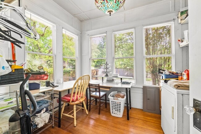 Office / Laundry - 252 Tuttle Ave