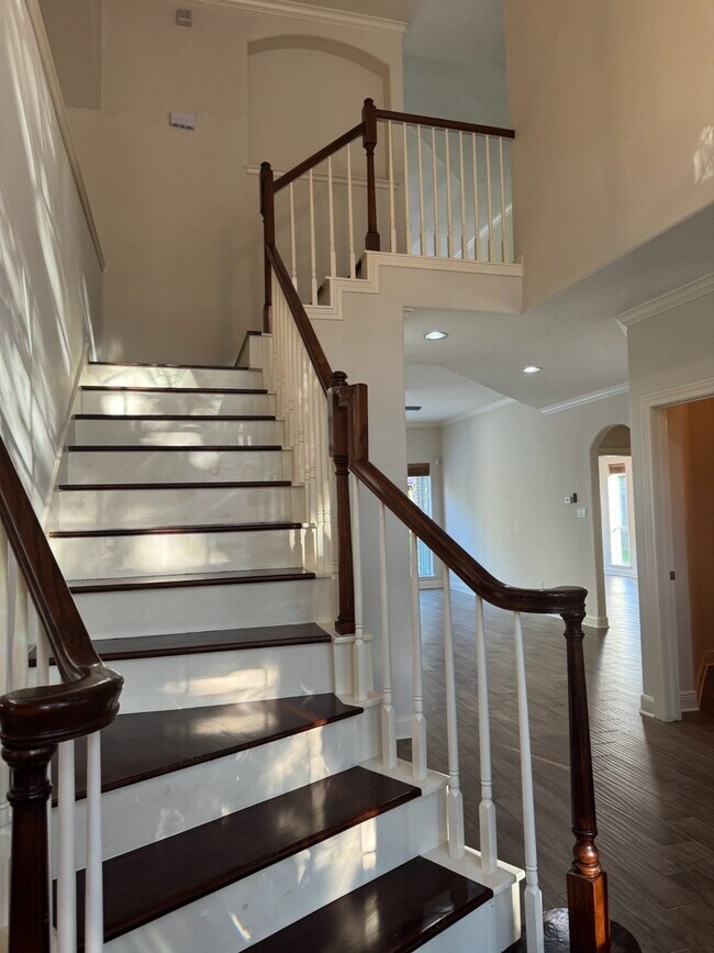 Building Photo - 8230 Falling Water Ct