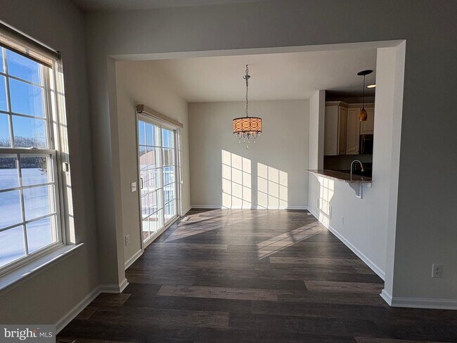 Building Photo - 142 Sills Ln