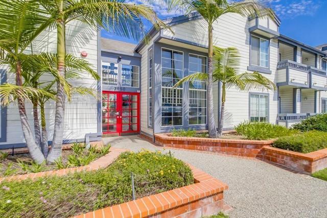 Building Photo - 3950 Cleveland Ave