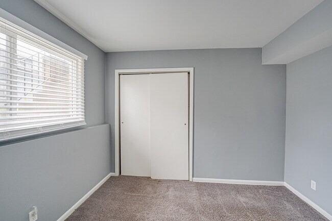 Building Photo - 839 Bishop Ave