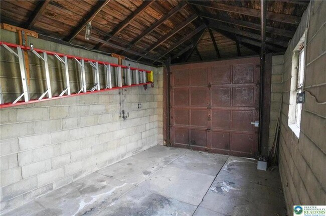 Building Photo - 628 Coal St