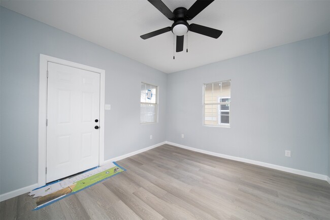Building Photo - 1319 Bayou St