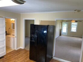 Building Photo - 112 Holland Dr