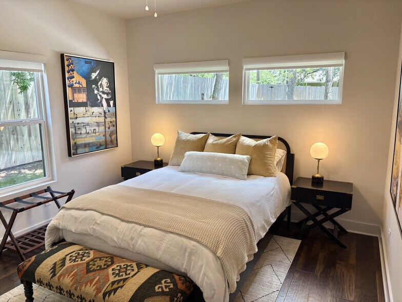 Building Photo - 401 W Brookside Dr