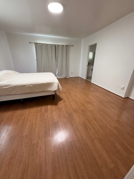 Building Photo - 25446 Lane St