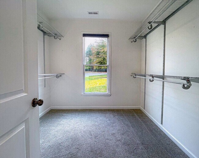 Building Photo - Newer Construction Farmhouse Style Home!