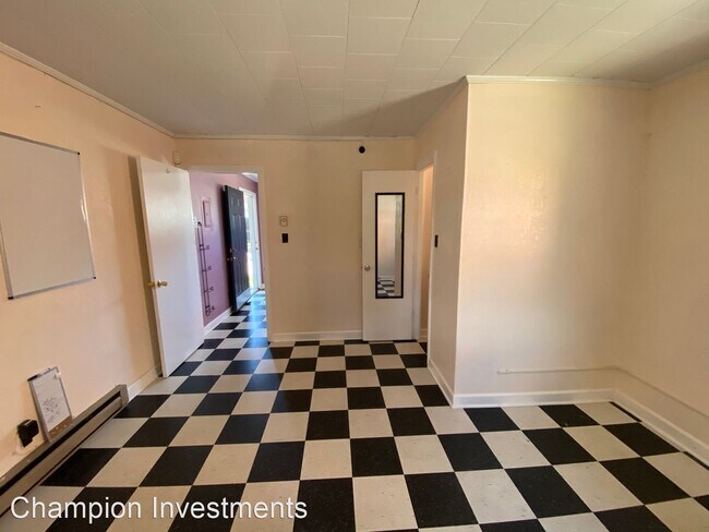 Building Photo - Studio, 0.5 bath House - 110 East Court St.