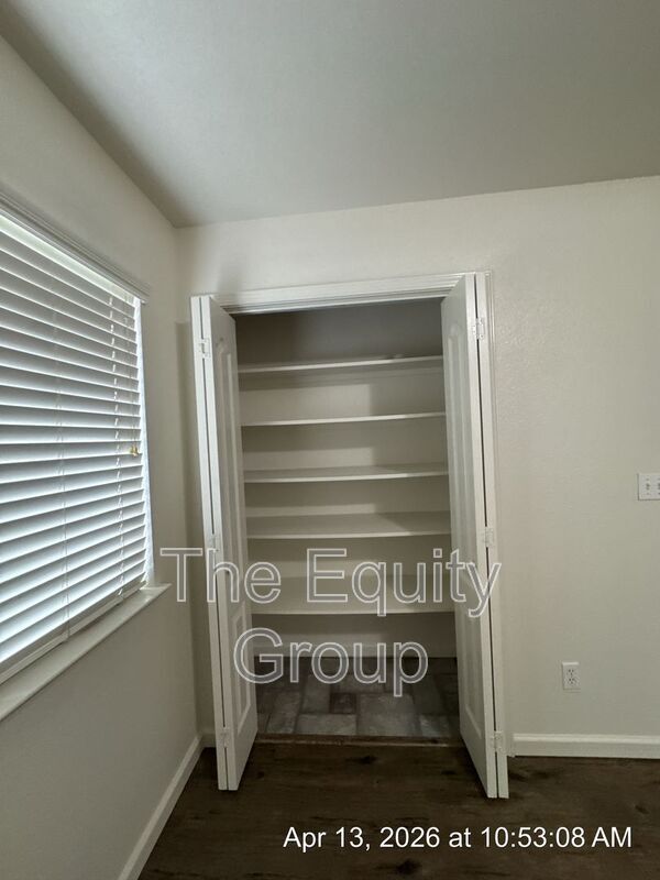 Building Photo - 1923 E Academy Ave