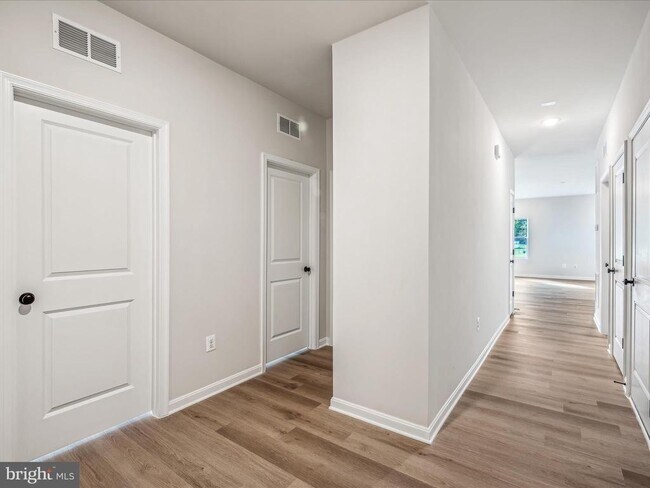 Building Photo - 290 Scoter Rd