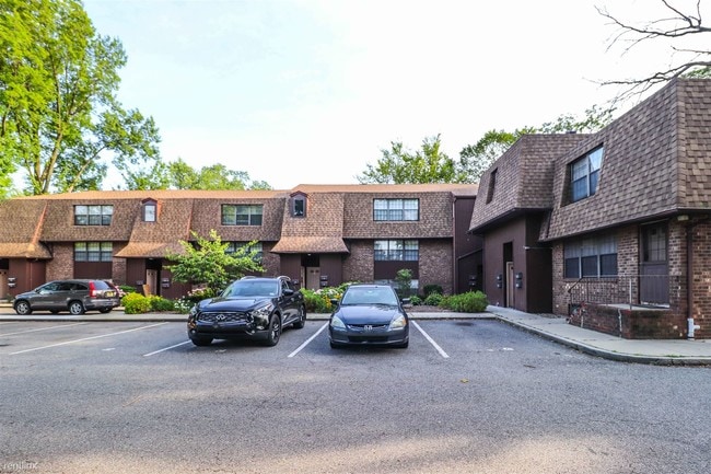 Building Photo - 1 br, 1 bath  - 567 West Ave Ivy West