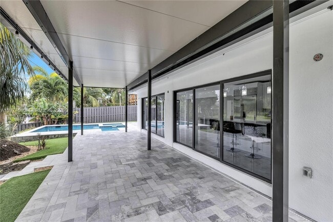 Building Photo - 1608 SW 5th Ct