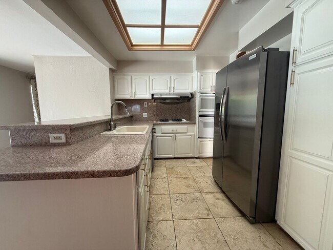 Building Photo - 5536 Fern Dr